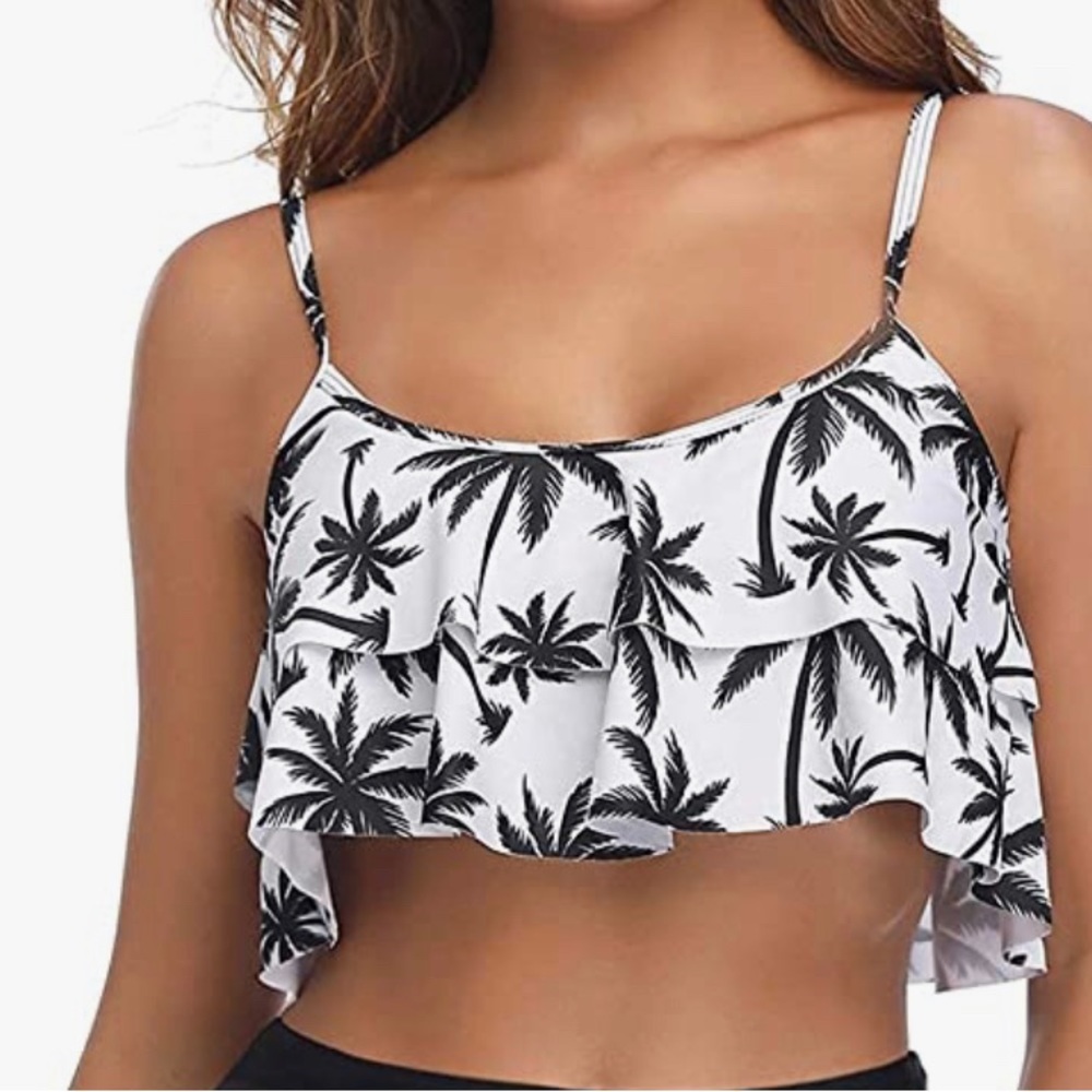 NWT Tempt Me Women Ruffle Bikini Top ( top only)